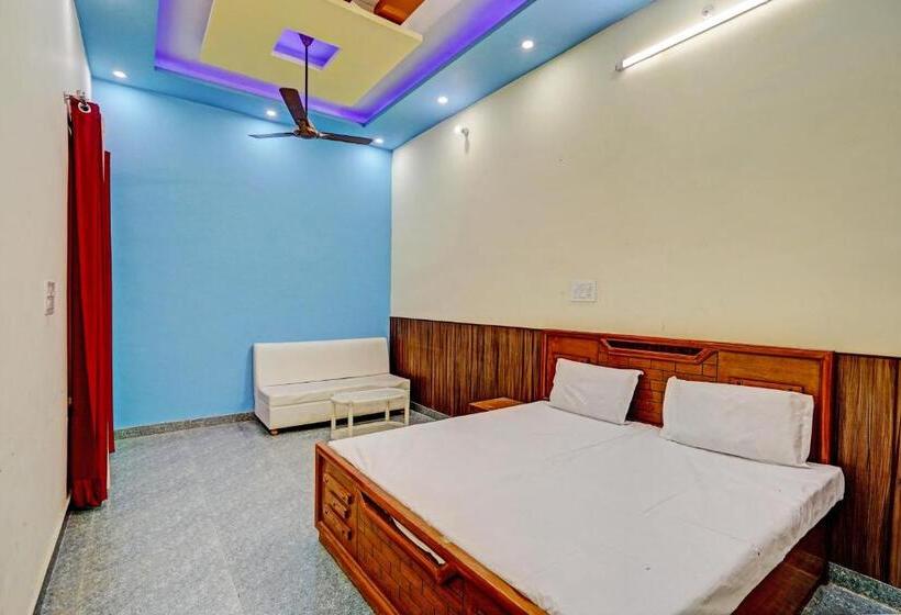 Отель Oyo Vashudev Garden