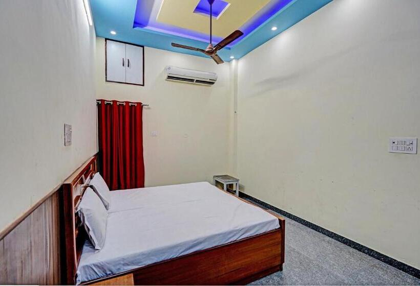 Отель Oyo Vashudev Garden