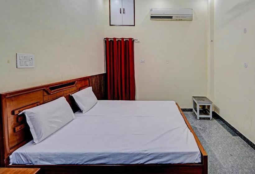 Отель Oyo Vashudev Garden