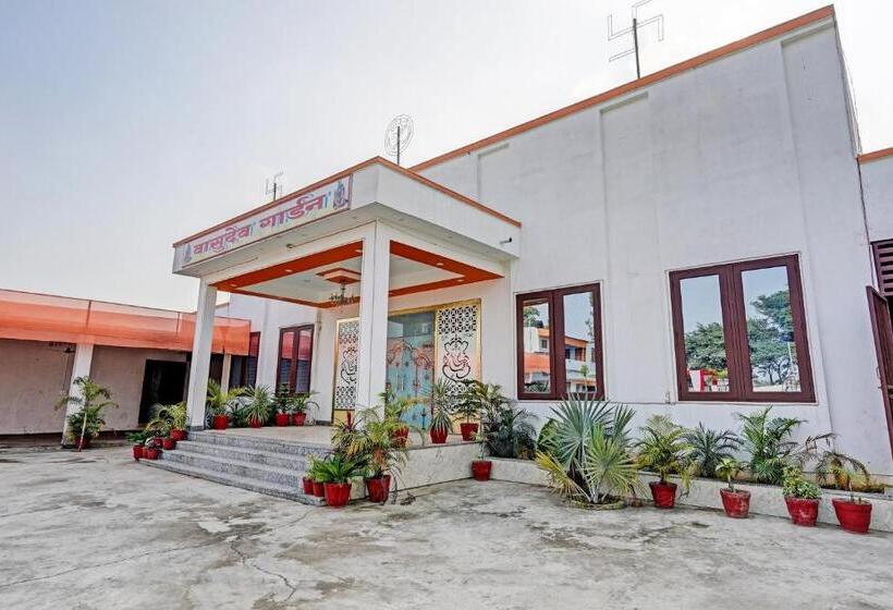 Отель Oyo Vashudev Garden