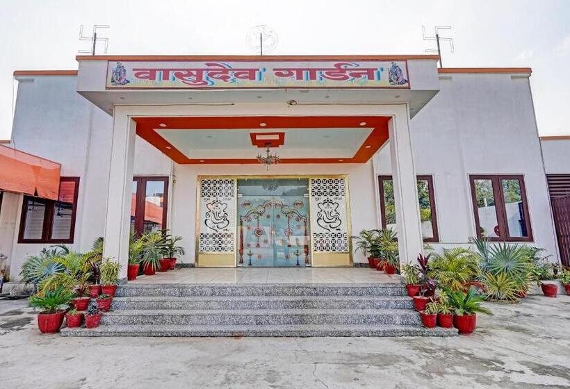 Отель Oyo Vashudev Garden