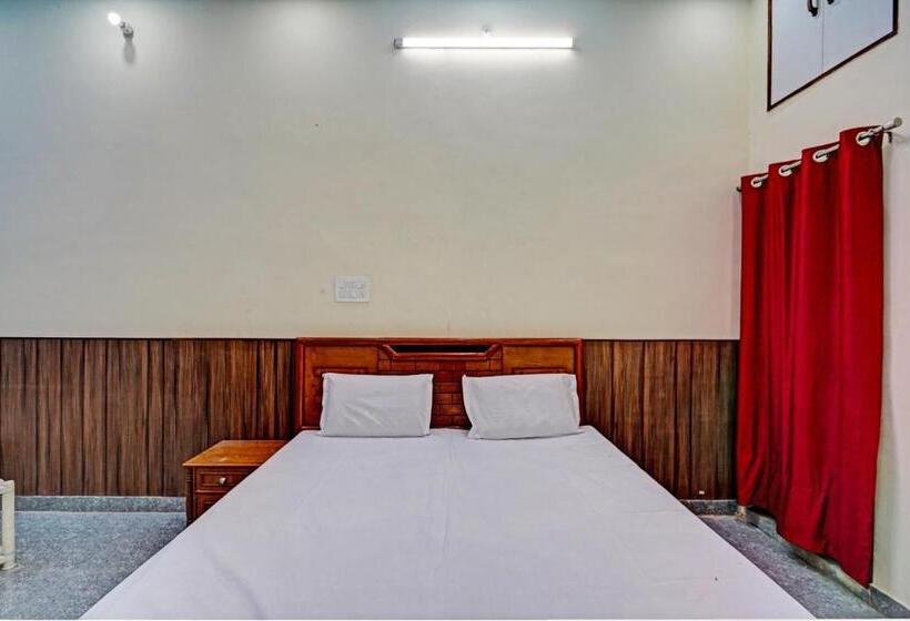 Отель Oyo Vashudev Garden