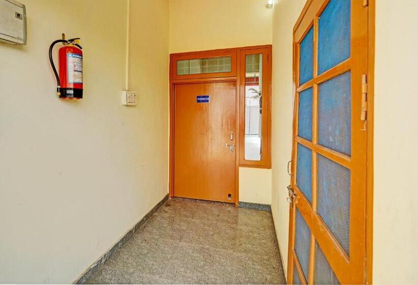 Отель Oyo Vashudev Garden