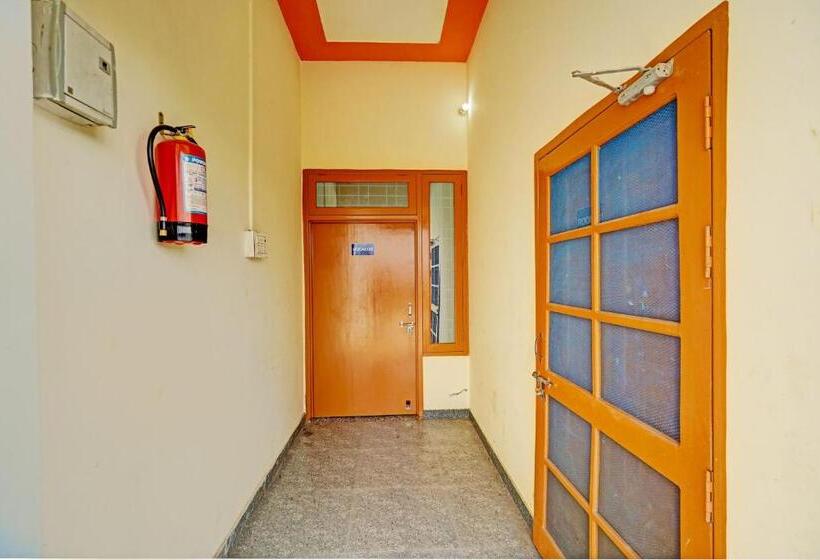 Отель Oyo Vashudev Garden