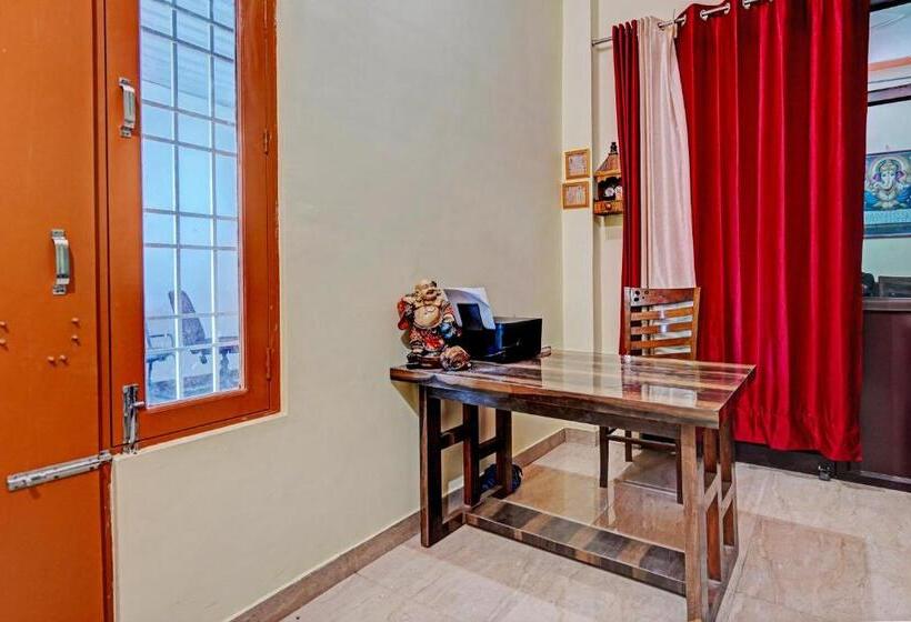 Отель Oyo Vashudev Garden