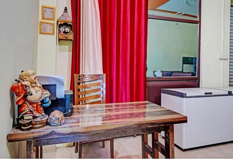 Отель Oyo Vashudev Garden