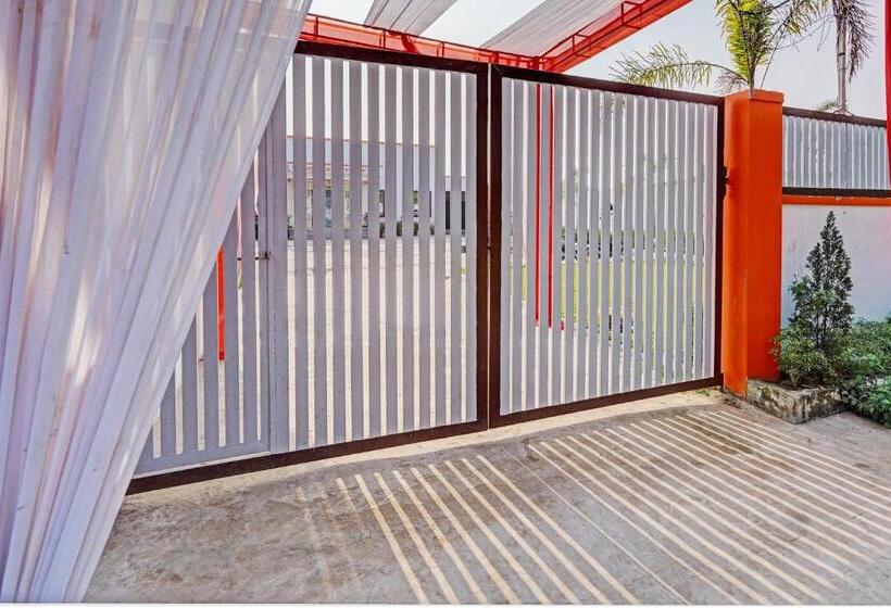 Отель Oyo Vashudev Garden