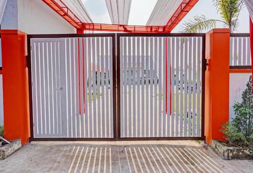 Отель Oyo Vashudev Garden