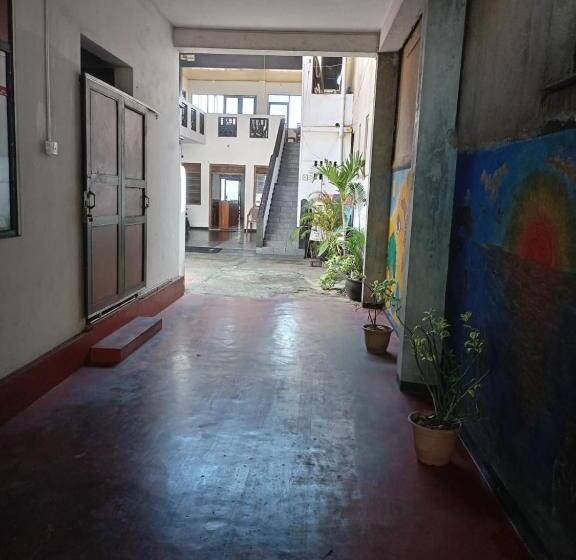 Отель Rock Caffee Holiday Inn