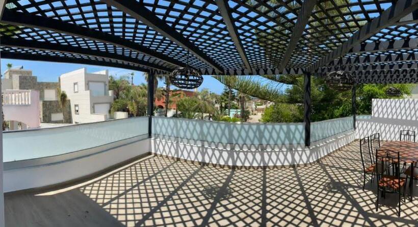 هتل Senator Casti