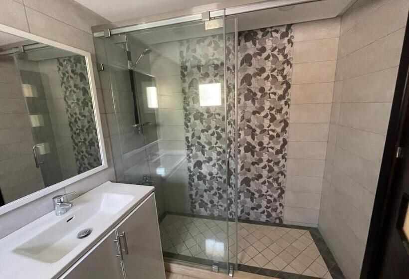 هتل Senator Casti