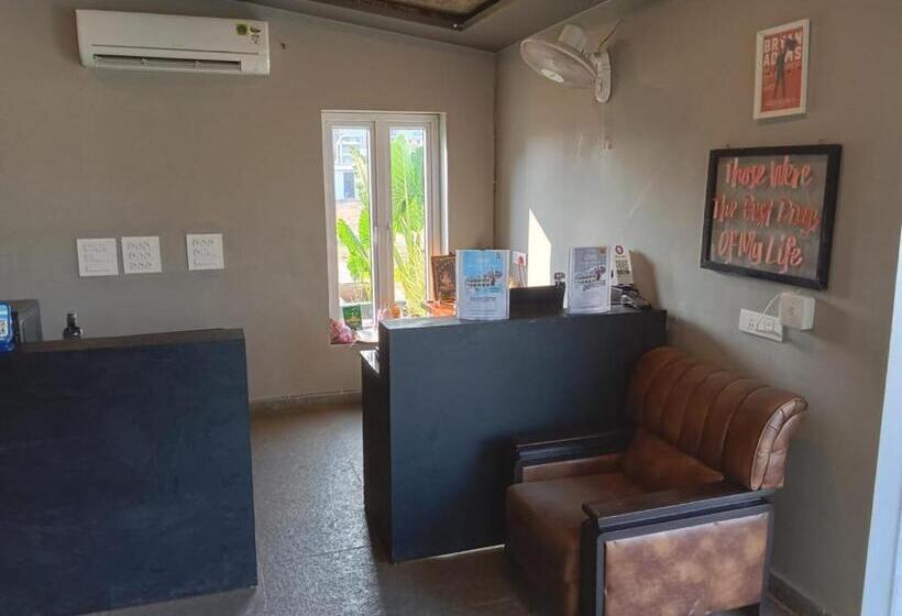 호텔 The Bheemili House