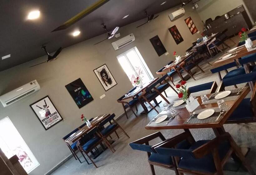 호텔 The Bheemili House