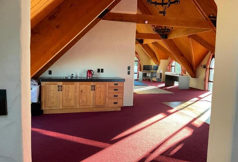 Hotelli The Castle 欧式城堡