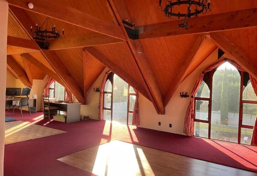 Hotelli The Castle 欧式城堡