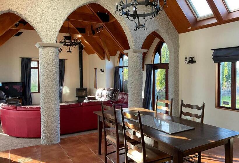 Hotelli The Castle 欧式城堡