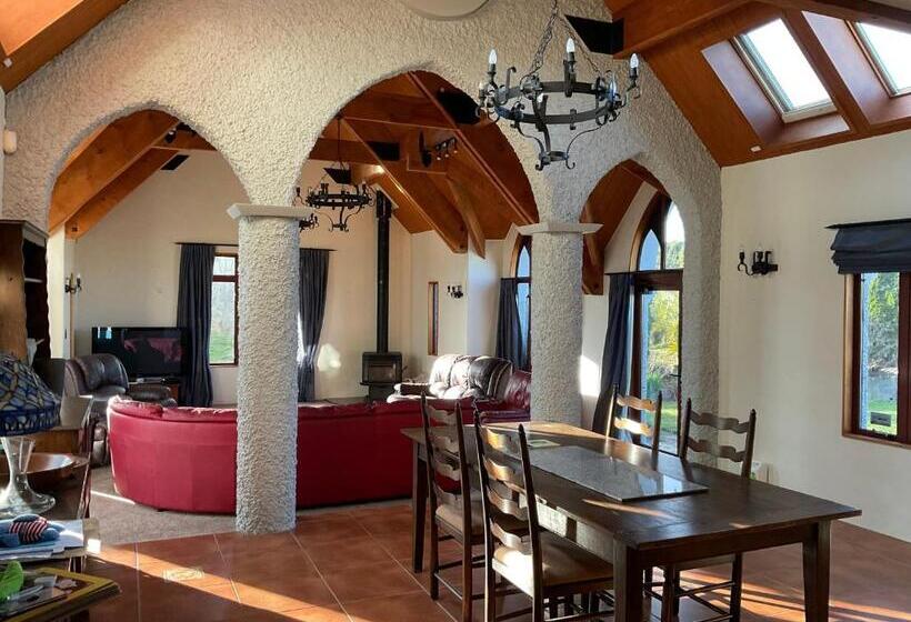 Hotelli The Castle 欧式城堡