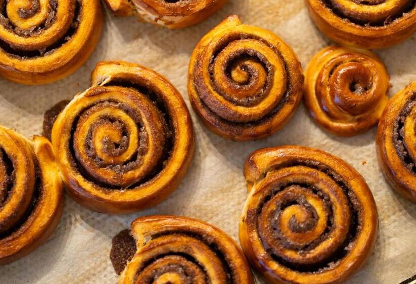 هتل The White Knight Premium Boutique