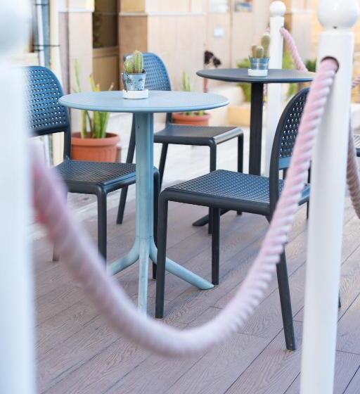 هتل The White Knight Premium Boutique