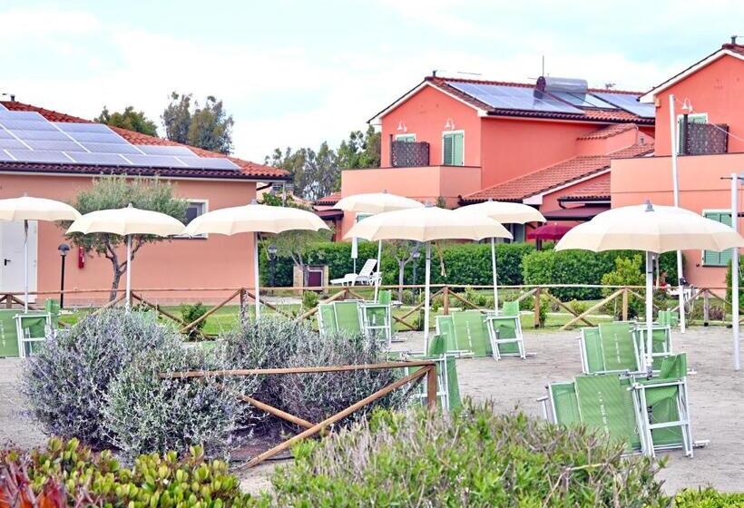 Isa Residence With Swimming Pool In Mazzanta At Only 600 Meters From The Beach, Apartments With Air