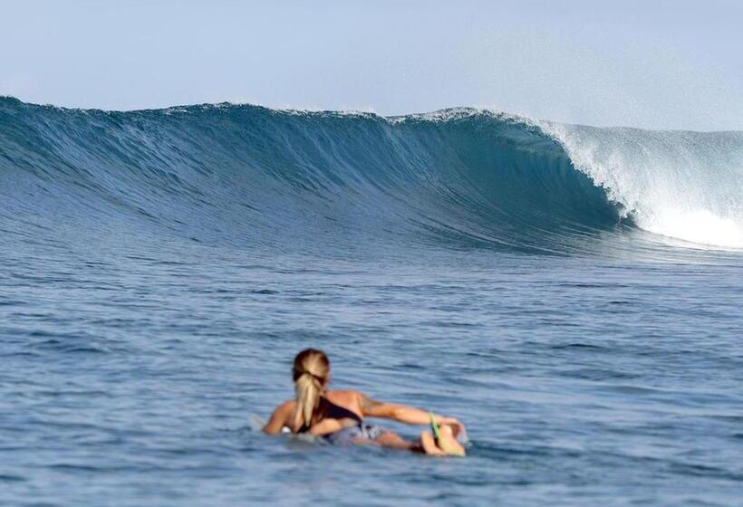 Katiet Beach Resort Mentawai Lances Right Hts