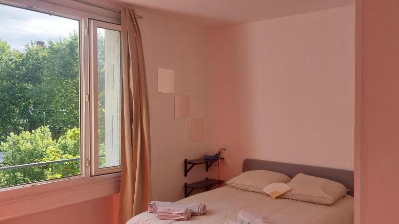 Neuilly Sur Seine Calme Et Lumineux. B&b. 3 Chambres