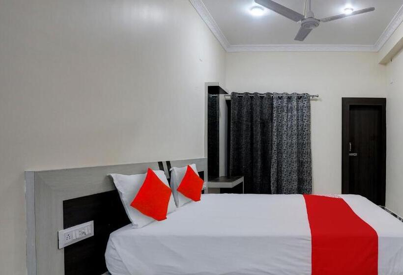 Oyo Flagship Hotel Divine Inn