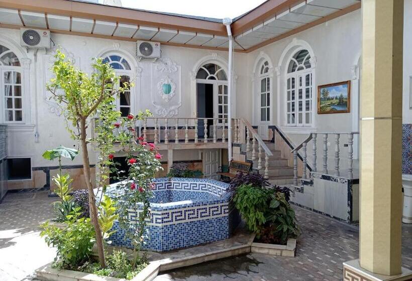 펜션 Abubakir Guests House