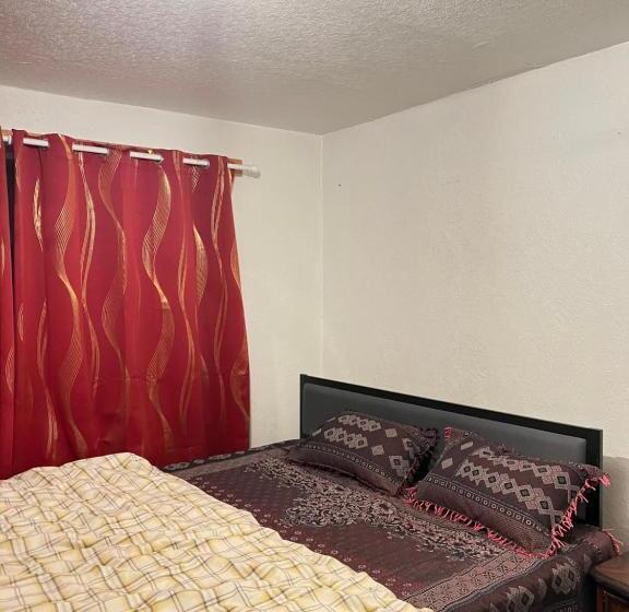 Пансион Double Bed Big Tidy Room With All Indeed Stuff