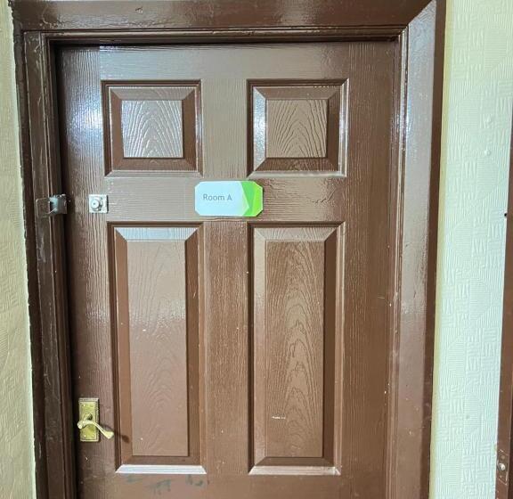 Пансион Double Bed Big Tidy Room With All Indeed Stuff