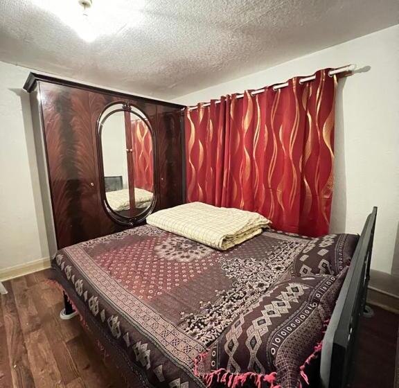 Пансион Double Bed Big Tidy Room With All Indeed Stuff