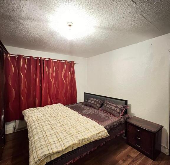 Пансион Double Bed Big Tidy Room With All Indeed Stuff