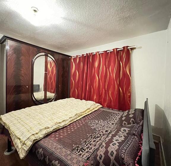 Пансион Double Bed Big Tidy Room With All Indeed Stuff