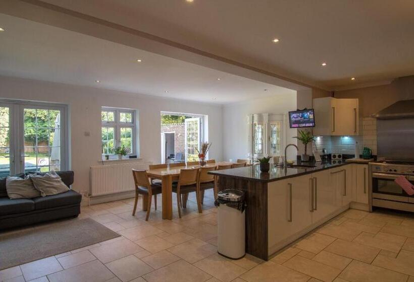 ペンション Elegant And Spacious Private Room With Ensuite