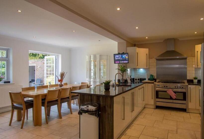 ペンション Elegant And Spacious Private Room With Ensuite