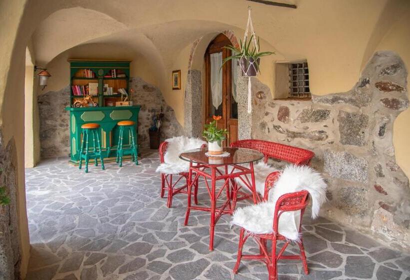 بنسيون La Curt Guest House