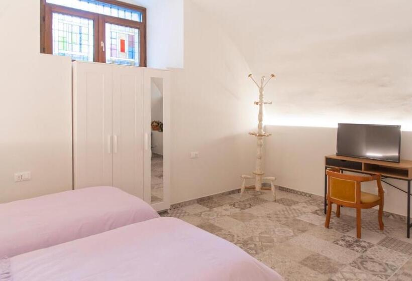 بنسيون La Curt Guest House