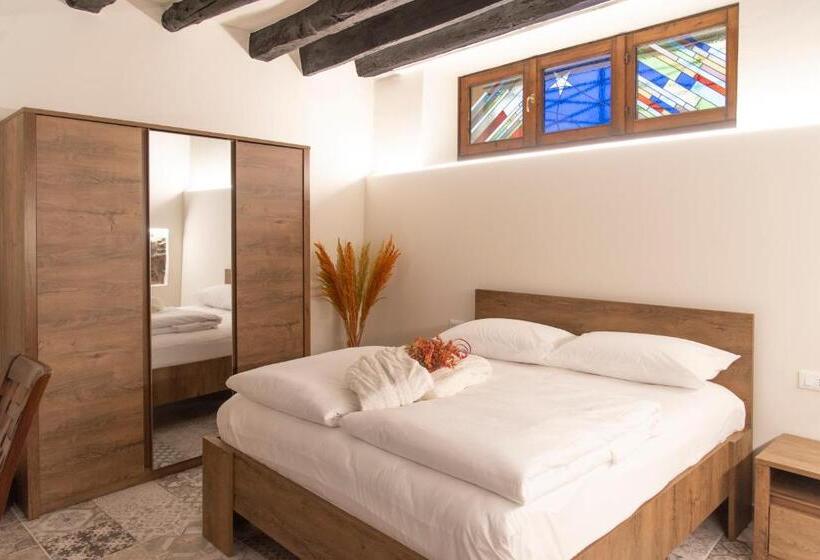 بنسيون La Curt Guest House