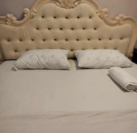 פנסיון Royal Botique