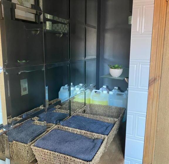 펜션 Sanhoteliers   Room 4 Free Parking, Shared Bathroom