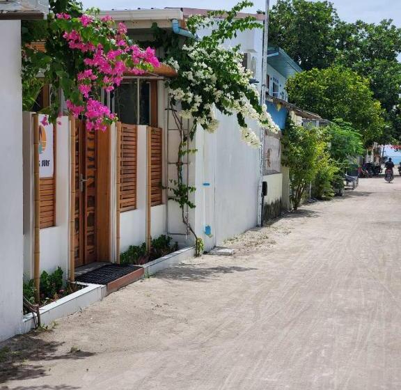 پانسیون Sun & Surf