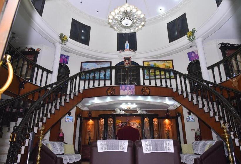 Пансион Versailles Home