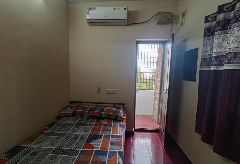 Пансион Versailles Home