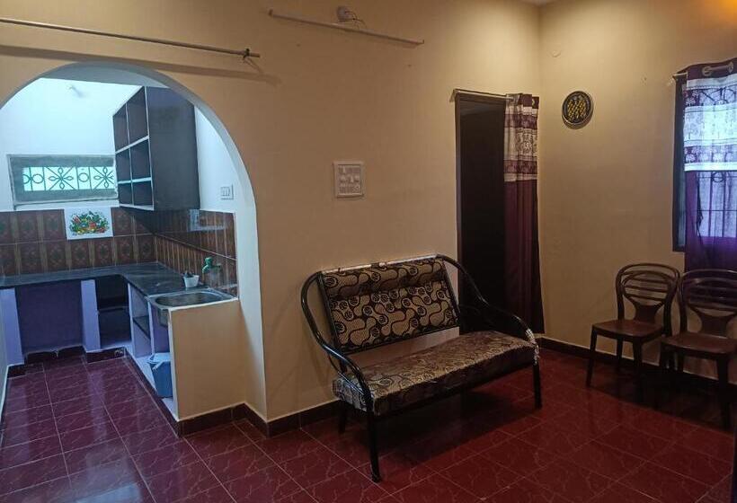 Пансион Versailles Home