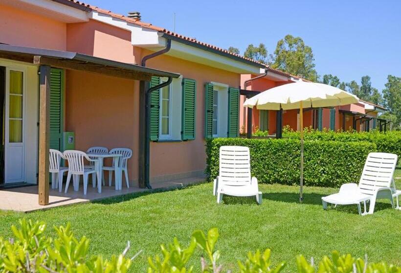 Residence With Swimming Pool In Mazzanta Just 600 Meters From The Beach