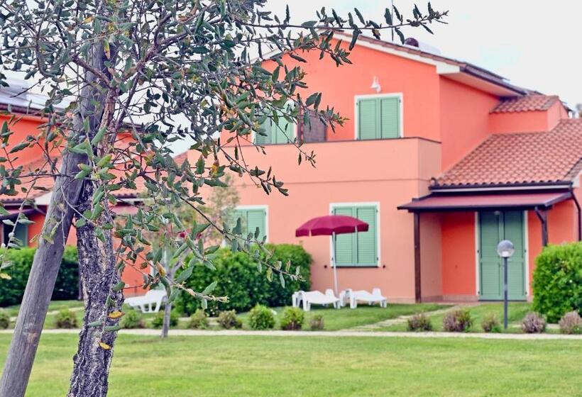 Residence With Swimming Pool In Mazzanta Just 600 Meters From The Beach