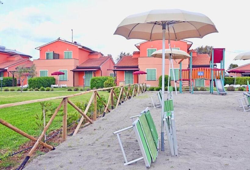 Residence With Swimming Pool In Mazzanta Just 600 Meters From The Beach
