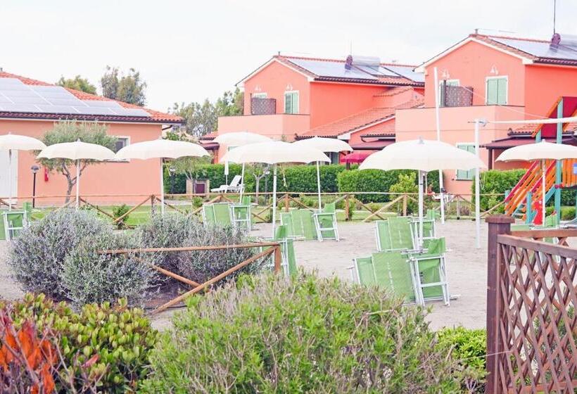 Residence With Swimming Pool In Mazzanta Just 600 Meters From The Beach