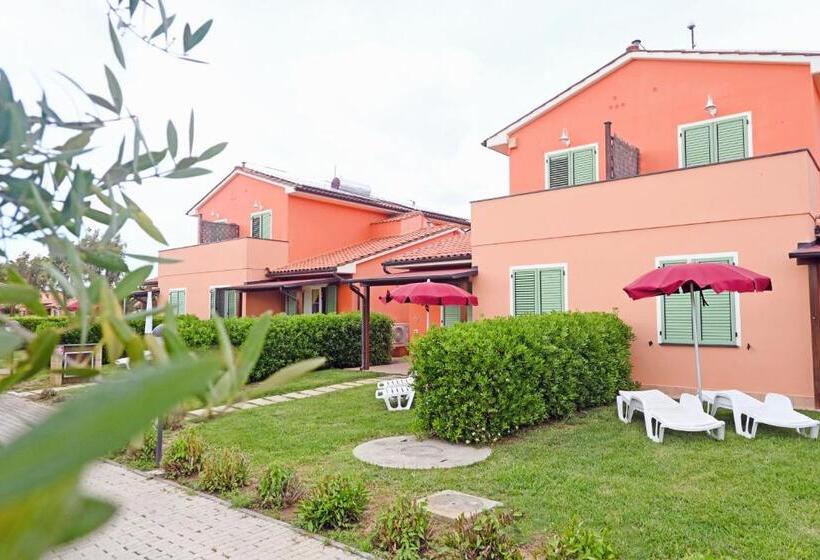 Residence With Swimming Pool In Mazzanta Just 600 Meters From The Beach