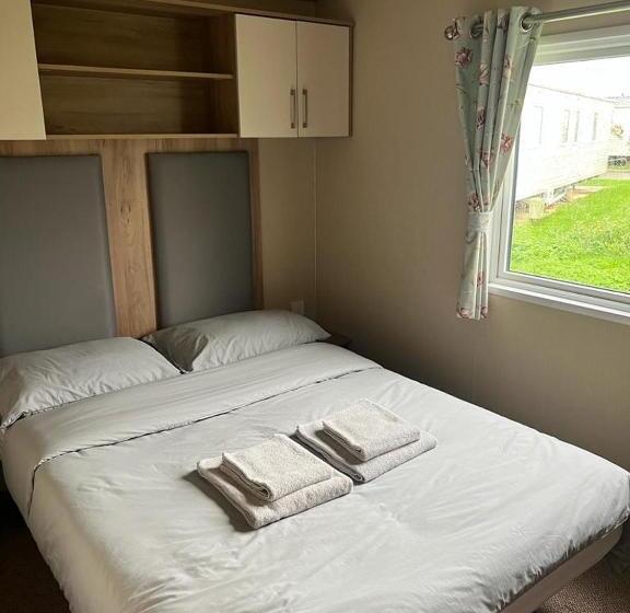 Курорт 87 Lancaster Crescent